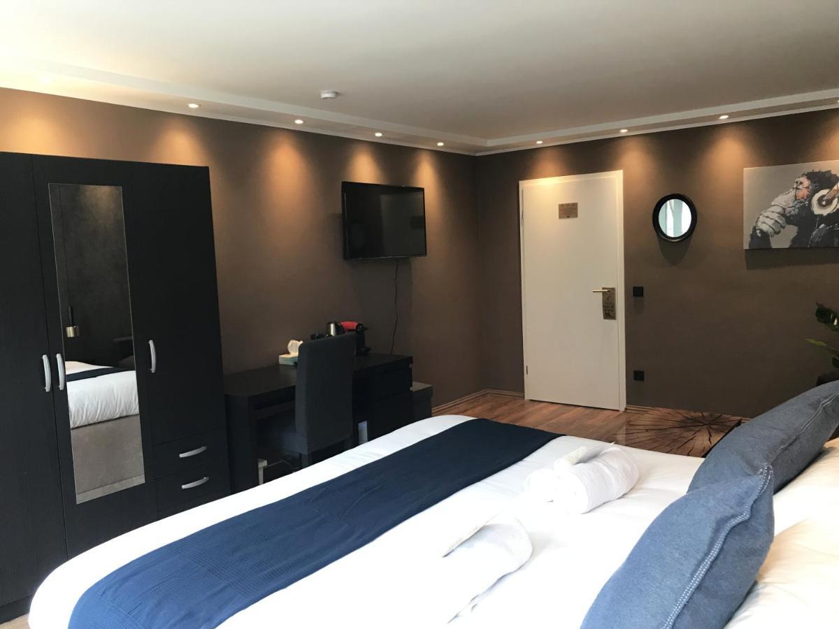 Mike'S Four Apartment Дюселдорф Екстериор снимка